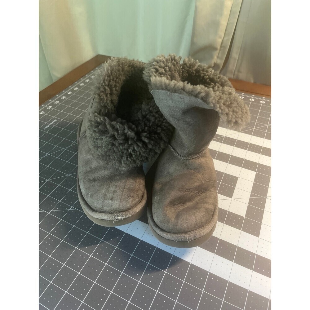 Ugg 5991 ankle booties gray size 6
